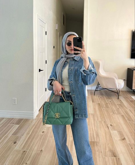 Long Tops Designs For Jeans, Blue Flare Jeans Outfit, Blue Jeans Outfit Winter, Tops Designs For Jeans, Denim Jacket Outfit Women, Long Jacket Outfit, Jean Top Outfits, Hijab Fits, Modest Winter Outfits