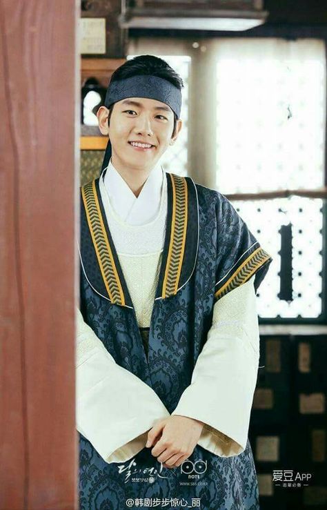 HE LOOK SO GOOD WITH HANBOK!!! Baekhyun Scarlet Heart, Baekhyun Moon Lovers, Moon Lovers Drama, Moorim School, Scarlet Heart Ryeo, Wang So, Scarlet Heart, Moon Lovers, Exo Baekhyun