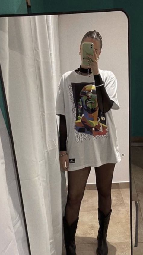 Oversized Tshirt With Mini Skirt, Night Rave Outfits, Rolling Loud Outfits Plus Size, Bresh Festival Outfit Mujer, Jersey Rave Outfit, Bring Me The Horizon Outfit, The Band Camino Concert Outfit, Drake Concert Outfit Ideas Plus Size, Lany Concert Outfit Ideas