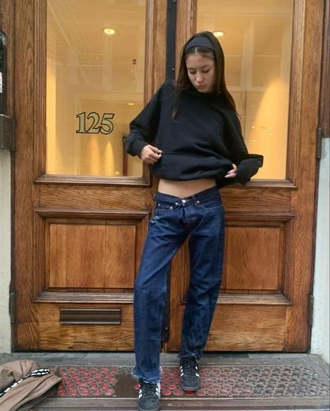 Low Rise Jeans Outfit Winter, Gazelle Outfit, Cute Winter Fits, Adidas Gazelle Outfit, Aesthetic Jeans, Outfit Ideas Aesthetic, Adidas Outfit, Mode Ootd, Hoodie Outfit