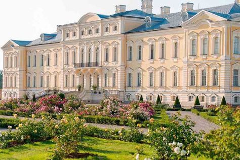 Castle Exterior, Big Mansions, European Palace, Mansion Exterior, Castle Mansion, Dream Mansion, European Castles, Neoclassical Architecture, Royal Castles