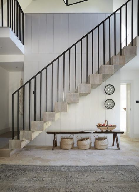 Statement Staircase Ideas: Beautiful Design Of Staircase and Stairs Scandinavian Hallway, Hallway Ideas Diy, Stairs Ideas, Hal Decor, Floating Staircase, Staircase Railings, Wooden Stairs, Hallway Ideas Colour, Small Hallways