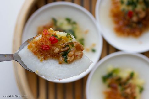 Vietnamese Steamed Savory Rice Cakes with Mung Bean Paste & Dried Shrimp (Banh Beo) — Vietnamese Home Cooking Recipes Sweet Chili Dipping Sauce, Banh Beo, Steamed Rice Cake, Rice Cake Recipes, Savory Rice, Pork Dumpling, Dried Food, Savory Crepes, Dried Shrimp