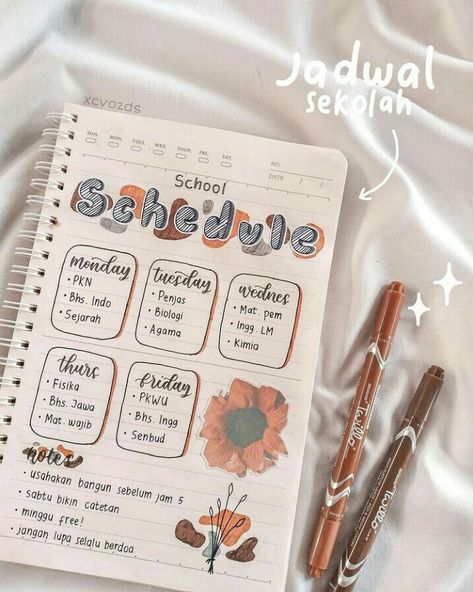 Journal Jadwal Pelajaran, Lettering Jadwal Pelajaran, School Schedule Ideas Aesthetic, Schedule Journal Ideas, Ide Jurnal Harian Aesthetic, Inspirasi Jurnal Harian, Ide Catatan Aesthetic, Jurnal Inspirasi Aesthetic, Ide Jurnal Aesthetic