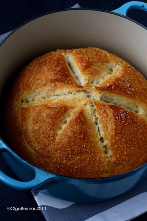 Mango & Tomato: New West Knifeworks' Superbread Knife & Baking Bread in Le Creuset by Ruhlman Le Creuset Dutch Oven Recipes, Le Creuset Recipes, French Oven, Savory Breads, Oven Bread, Le Creuset Dutch Oven, Dutch Oven Bread, A Loaf Of Bread, Dutch Oven Cooking