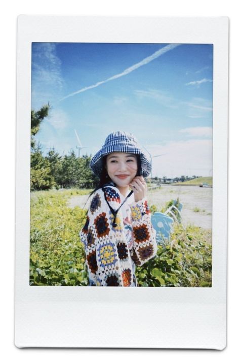 Joy Polaroid, Insta Poses, Park Sooyoung, Polaroid Pictures, Aesthetic Indie, First Humans, Girl Crushes, Infp, My Crush