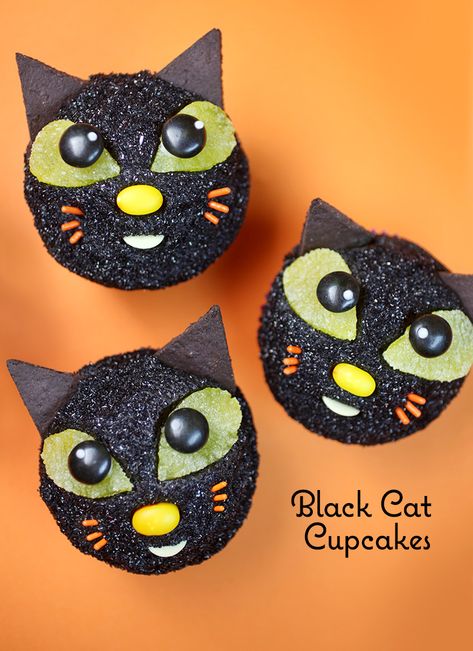 Black Cat Cupcakes Spider Bread, Black Cat Cupcakes, Diy Cookies, Halloween Sugar Cookies Decorated, Halloween Appetizer, Halloween Food Cupcakes, Pebbles Cereal, Frozen Rolls, Cereal Cookies