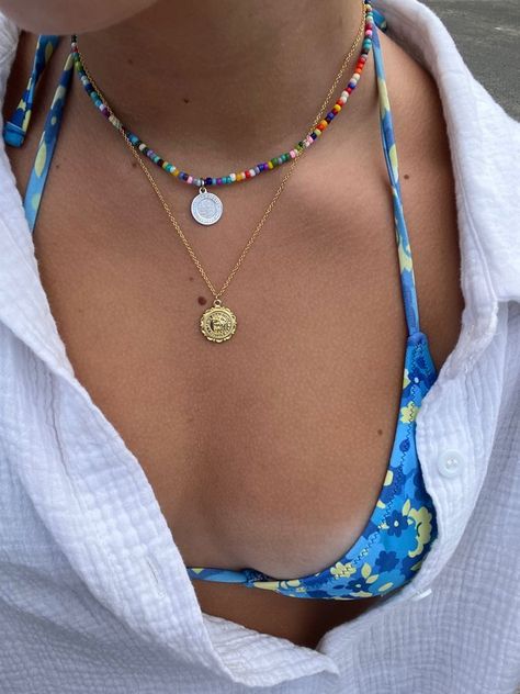 Selfmade Necklace, Sarah Cameron Aesthetic, Cameron Aesthetic, Selfmade Jewelry, Outer Banks Aesthetic Outfits, Beachy Wallpapers, Outer Banks Outfits, Outer Banks Style, Sarah Cameron