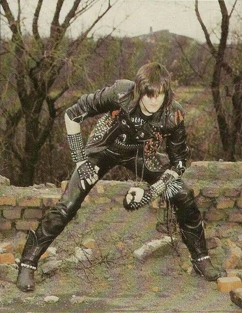 Metal Outfit, Punk Fashion Diy, Sweat Lodge, Punk Culture, Crust Punk, Punk Aesthetic, We Will Rock You, Punk Rock Bands, Metal Fashion