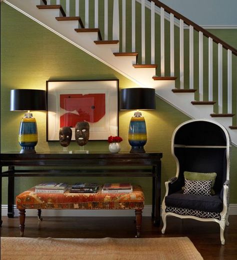 console table under stairs with le dome chair in navy Foyer Colors, Hallway Ideas Diy, Contemporary Hallway, Escalier Design, Entry Design, Green Inspiration, Foyer Decorating, Kitchen Paint Colors, Hallway Ideas Colour