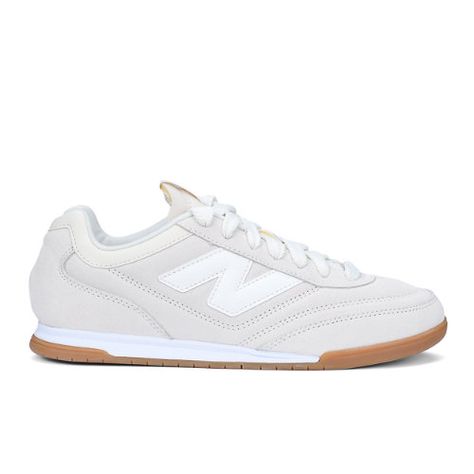 A classic  minimalist shoe  the low-profile RC42 is built for your active lifestyle. All White New Balance Sneakers, Women Footwear Casual, New Balance Rc42 Outfit, Womens New Balance Shoes Outfit, Tan New Balance Shoes, All White New Balance, Womens New Balance Shoes, Shoe List, Fun Sneakers