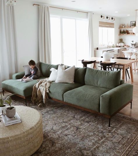 Green Sofa Living, Green Couch Living Room, Green Sofa Living Room, Couches Living, Green Couch, Green Sofa, Home Design Living Room, Living Room Green, Living Room Decor Apartment