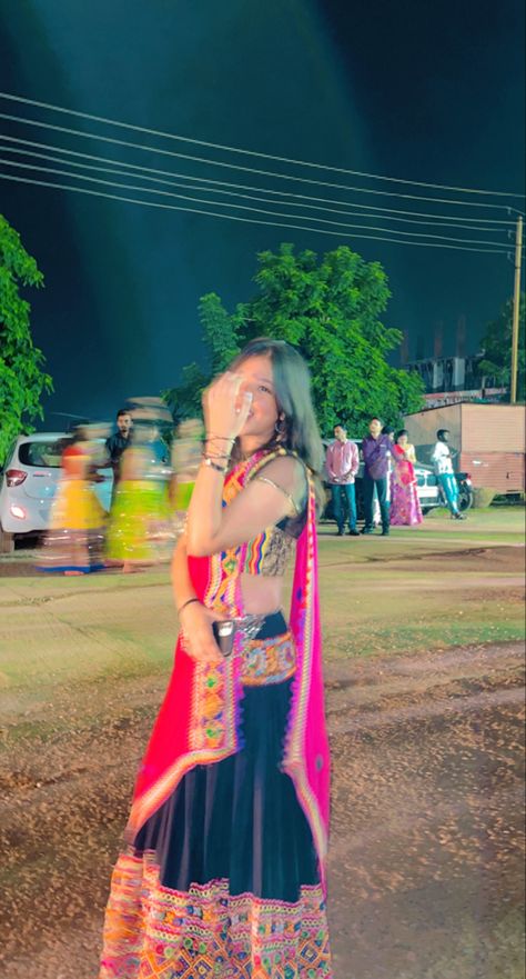 Dandiya Night Snap, Dandiya Night Aesthetic, Navratri Aesthetic Outfits, Navratri Story Ideas, Navratri Poses Ideas, Garba Snap, Dandiya Night Outfits, Navratri Snap, Navratri Pic