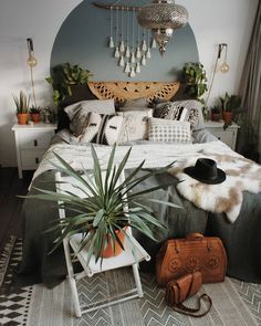 PIN: {{meegs}} IG: megandrummond blog: www.mondaisies.com Bohemian Bedrooms, Bohemian Interior Design, Stil Boho, Bohemian Bedroom Decor, Bedroom Plants, Bohemian Interior, Bohemian Bedroom, Interior Design Diy, Diy Interior