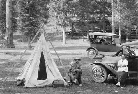 Vintage Camping Photos, Cabin Porches, Fishing Photos, Big Sky Country, Vintage Camping, Vintage Trailers, Days Gone, Photo Vintage, Camping Trailer