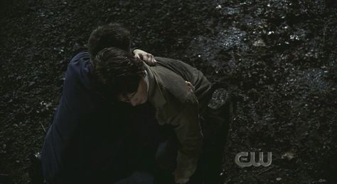 "All Hell Breaks Loose" Part 1 Loose Part, Supernatural Pictures, John Winchester, Supernatural Dean Winchester, Sam And Dean Winchester, Supernatural Sam, Sam Dean, Disney Songs, Supernatural Dean