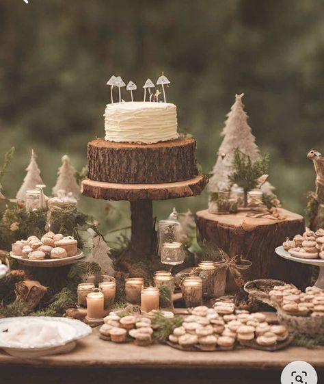 Elegant Forest Baby Shower, Baby Shower Tablescapes, Vintage Baby Shower Theme, Woodland Baby Shower Ideas, Woodland Baby Shower Theme Boy, Enchanted Forest Baby Shower, Shower Dessert Table, Baby Shower Dessert, Vintage Decor Ideas