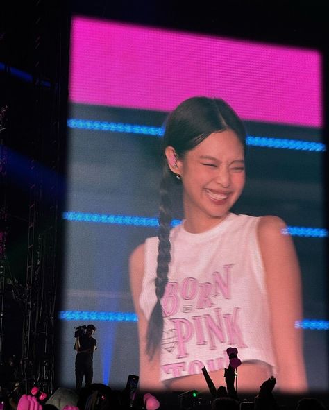 Smile Icon, All Eyes On Me, Vegas Baby, Jennie Kim Blackpink, Jennie Lisa, Kim Jisoo, Blackpink Photos, Blackpink Jennie, Yg Entertainment