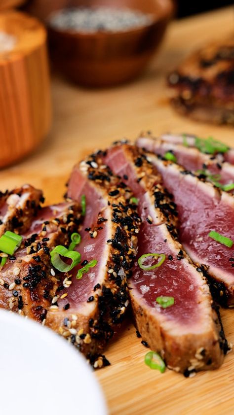 Pan Seared Ahi Tuna Asian Appetizer Recipes, Seared Ahi Tuna Recipe, Tuna Appetizer, Asian Food Appetizers, Ahi Tuna Recipe, Seared Tuna Steaks, Seared Ahi Tuna, Asian Appetizers, Tapas Menu