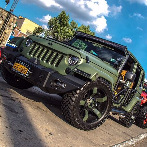 Photo sent to us by my boy El Parcerito who is killing the streets of New York with this Avorza Edition Jeep Wrangler... #QueSeMueranDeEnvidia #AvorzaMovement Auto Jeep, Super Pictures, Badass Jeep, Car Wheels Diy, Custom Jeep Wrangler, Car Wheels Rims, Dream Cars Jeep, Custom Jeep, Cool Jeeps