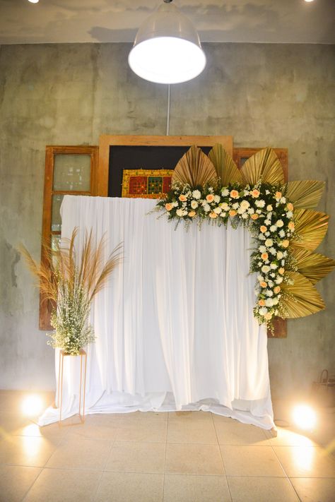 Simple Wedding Background Decoration, Diy Dekorasi Lamaran Simple, Dekor Nikah Simple, Dekor Tunangan Simple, Background Lamaran Simple, Engagement Background Decoration Simple, Decor Lamaran Simple, Backdrop Lamaran Simple, Simple Decoration For Engagement At Home