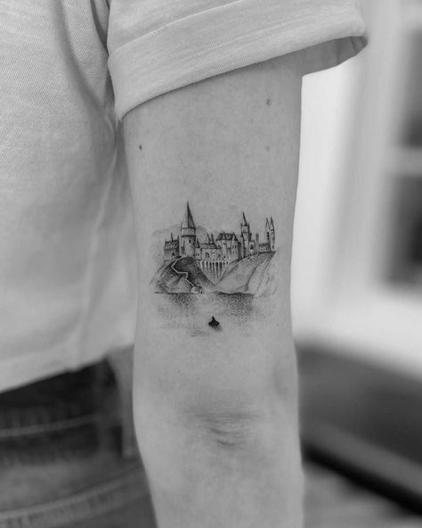 Edinburgh Castle Tattoo, Harry Potter Hogwarts Tattoo, Hogsmeade Tattoo, The Burrow Tattoo, Dainty Harry Potter Tattoos, Subtle Harry Potter Tattoo, Above Elbow Tattoos For Women, Harry Potter Tattoos Small, Hogwarts Castle Tattoo