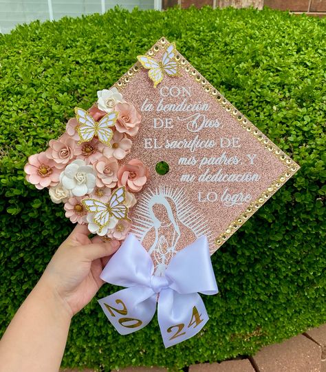 “Con la bendición de dios, el sacrificio de mis padres y mi dedicación lo logre” Only booking grad caps for 2024! Book through my website only 🩷www.advbellearts.com __________ #advbellecaps #gradcapideas #gradcapdesign #classof2024 #gradcapinspo Graduation Cap Designs Parents, First Generation Graduation Cap, Graduation Cap Decoration Diy, Grad Caps, Cap Decoration, Graduation Cap Designs, Graduation Cap Decoration, Cap Decorations, First Generation