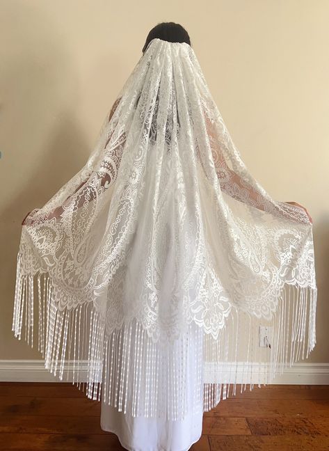 A beautifully unique, single layer, fringe edged veil gathered at the comb to create a little volume wedding veil.  The veil is glamorous vintage, boho a dramatic tassel lace veil. The veil is about 140cm length.  All veils are raw cut edge. Please be notice. Alternative Veils Wedding, Unique Bridal Veils, Dramatic Wedding Veil, Fringe Veil, Unique Veils Wedding, Vintage Eclectic Wedding, Fall Sunflower Weddings, Embroidery Veil, Bohemian Veils