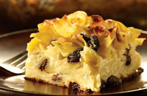 Grandma Dora’s Noodle Kugel Sweet Noodle Kugel Recipe, Sweet Noodle Kugel, Noodle Pudding, Noodle Kugel Recipe, Farmer’s Cheese, Rosh Hashanah Recipes, Jewish Holiday Recipes, Farmers Cheese, Fresh Cheese