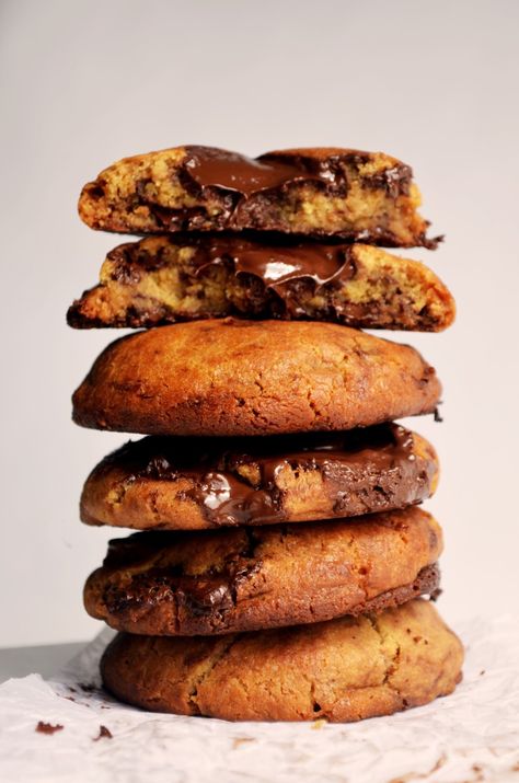 One of my favourite comfort foods (to bake and eat) has been the chunky, chewy New York style cookies. #NYCCookies #theseedlingbaker Nyc Cookies, Chocolate Chunk, Chocolate Chunk Cookies, Favorite Comfort Food, New York Style, Comfort Foods, Baked Potato, My Favourite, Sweet Potato