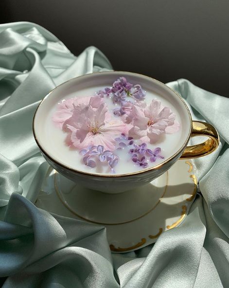 Cartier Rug, Pixiv Fantasia, Lavender Aesthetic, Pretty Drinks, Flower Tea, Insta Feed, Purple Aesthetic, Simple Pleasures, Pretty Food