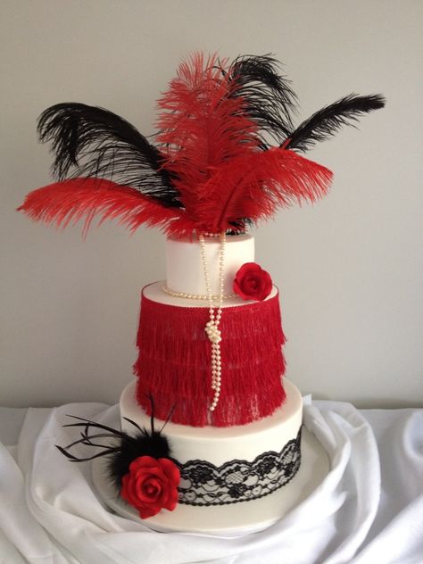 Una espectaulcar tarta para una fiesta años 1920 Party, Gatsby Cake, Roaring 20s Birthday, Burlesque Party, 20s Party, Roaring 20s Party, Tiered Cake, Gatsby Party, Fashion Cakes