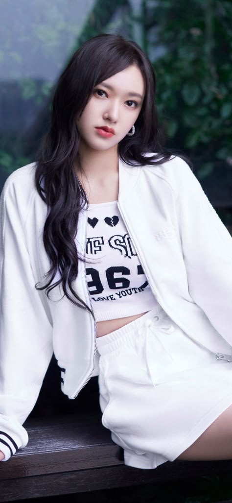 Cheng Xiao Wallpaper, Chinese Queen, Xiao Wallpaper, Pink Dress Short, Rocket Girls 101, Actress Wallpaper, Cheng Xiao, Korean Actresses, Looking Good