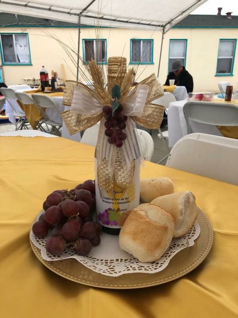 Comunion Table Ideas Decoration, Diy Communion Centerpieces, First Communion Table Centerpieces, 1st Communion Centerpieces, First Communion Favors Ideas, First Holy Communion Decoration Ideas, First Communion Table Decor, Communion Table Centerpieces, 1st Communion Party Ideas