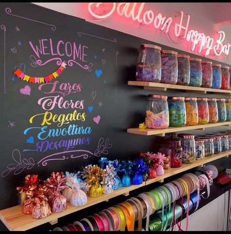 Ballon Store Design, Ballon Shop Design, Party Supply Store Business, Balloon Store Ideas, Balloon Store Interior, Party Shop Interior, Balloon Storage Ideas, Stationery Store Design, Balloon Bar