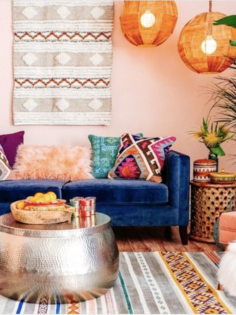 Sherwin Williams Naïve Peach Bohemian Style Living Room, Dekorasi Bohemia, Boho Styl, Decor Ikea, Stil Boho, Colourful Living Room, Bohemian Living Room, Design Del Prodotto, Decoration Inspiration