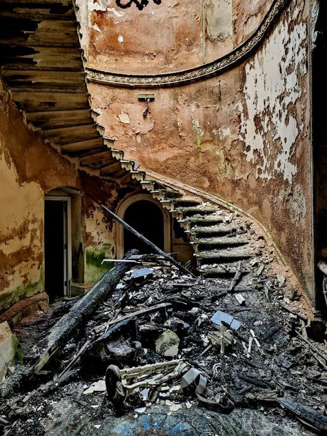 Crumbling Buildings, Cliffside House, Empty House, Cliff House, Fire Damage, House Photography, Pictures Of The Week, Mosaic Flooring, Tear Down