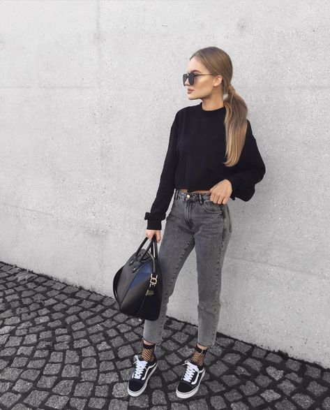 Sweatshirt Dress Outfit, Grey Jeans Outfit, Daily Dress Me, Fall Sweatshirt Outfit, How To Wear Vans, Outfits Con Jeans, Vans Outfit, Look Jean, Mom Jeans Outfit