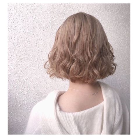 Korean Short Hair Wavy, Permed Hairstyles Short Hair, Short Hair Wavy Hair, Short Hair Korean Style, Short Wavy Hairstyles, Cortes De Cabello, Korean Hair Color, Korean Short Hair, Photographie Portrait Inspiration