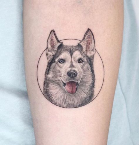 Husky Face Tattoo, Huskie Tattoo, Dog Tattoo Husky, Husky Tatoos, Husky Tattoo Siberian, Husky Tattoo Simple, Husky Tattoo Ideas, Siberian Husky Tattoo, Husky Tattoo Design