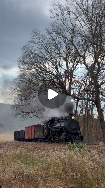 Old Trains Steam Locomotive, Trains Photography, Steam Trains Photography, Old Steam Train, Railroad Art, Scenic Railroads, Office Tv, Railroad History, Doctor's Office