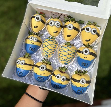 Minions Chocolate Covered Strawberries, Soccer Strawberries Chocolate Covered, Chocolate Covered Strawberries Theme, Toy Story Strawberries, Minion Strawberries, Disney Chocolate Covered Strawberries, Chocolate Covered Strawberries Designs, Strawberries Ideas, Strawberry Cake Pops