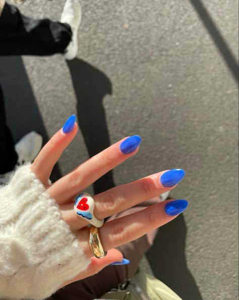 female hands with trendy electric blue almond nails hand covers fingerless gloves rings handmade ceramic and gold Do It Yourself Nails, Nail Design Glitter, Colorful Nail, Nail Swag, Nail Jewelry, Dream Nails, Fire Nails, Funky Nails, Minimalist Nails