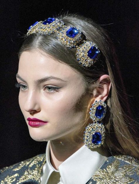 Jewelry Name, Accesories Jewelry, Head Jewelry, Dolce E Gabbana, Fantasy Jewelry, Turbans, Lifestyle Magazine, Aesthetic Hair, Milan Fashion