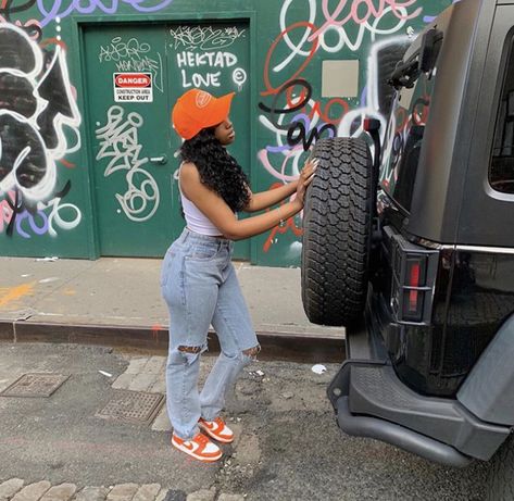 Orange Dunks Outfit Black Women, Halloween Dunks Outfit, Orange Sneakers Outfit, Orange Dunks Outfit, Orange Shoes Outfit, Low Dunks Outfit, Dunks Outfit, Black Ponytail Hairstyles, Casual College Outfits