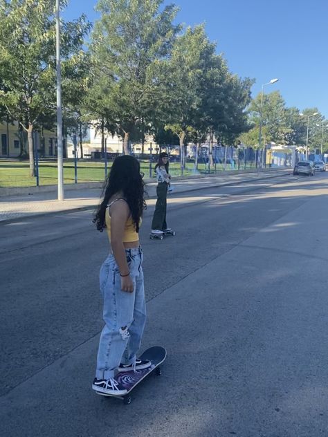 Summer Skateboarding Outfits, Skateboard Girl Aesthetic, Summer Skater Girl Outfits, Skateboard Girl Outfits, Skater Girl Outfits Summer, Skater Girl Outfits Aesthetic, Skate Girl Outfit, Skater Girl Vibes, Aesthetic Skater Girl