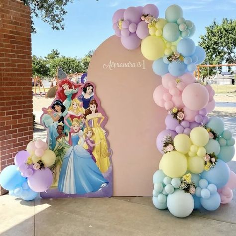 Disney Princess Theme Birthday Party Decors For Your Little princess. Only $11 (Visit for link) Disney Princess Balloon Garland, Princess Backdrop Ideas, Princess Birthday Party Backdrop, Disney Princess Decorations, Disney Princess Theme Birthday Party, Princess Backdrops, Pink Princess Party, Princess Birthday Decorations, Princess Balloons