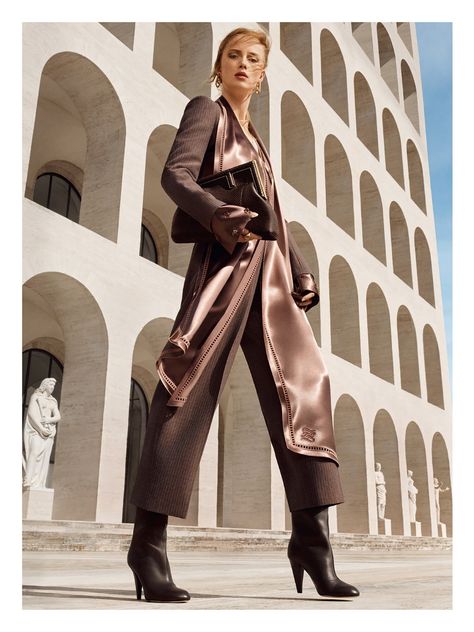 Craig McDean Captures Fendi Fall Winter 2021 Luxury Supreme — Anne of Carversville Fendi Clothing, Craig Mcdean, Fendi Fashion, Campaign Fashion, Famous Fashion, Street Look, Orange Fashion, Fur Fashion, Fashion Editor