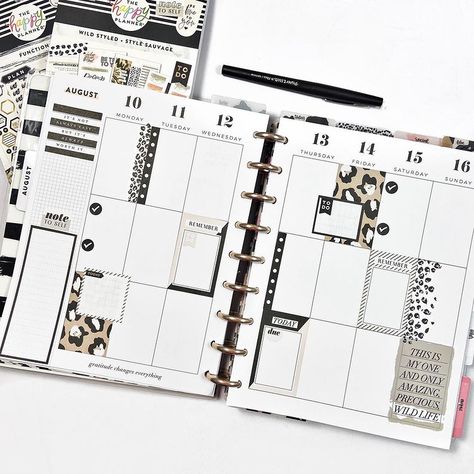 Heather Kell (@kellofaplan) • Instagram photos and videos Happy Planner Spread, Gratitude Changes Everything, Travelers Journal, Planner Spreads, Happy Planner Layout, Planner Layouts, Bible Ideas, Holiday Planner, Planner Spread