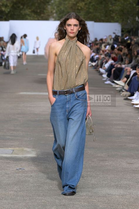 Stella McCartney collection, Ready To Wear Spring Summer 2025, Paris Fashion Week, Runway Look Ss 2025 Fashion Trends, Stella Mccartney Fashion, Fashion Week Schedule, Paris Fashion Week Runway, Summer 2025, Spring 2025, Fashion Week Runway, Spring Summer 2014, Spring Summer 2017